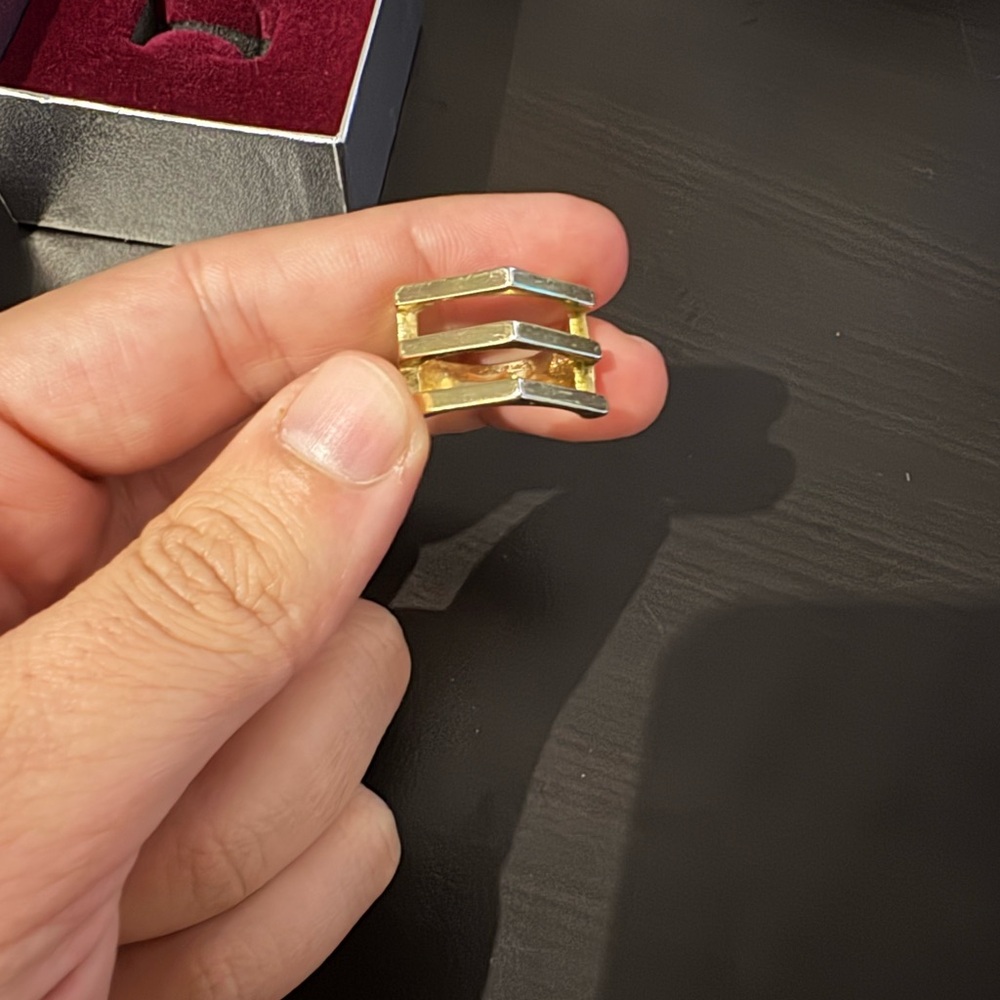 Gold Ring - Picture 2 of 2